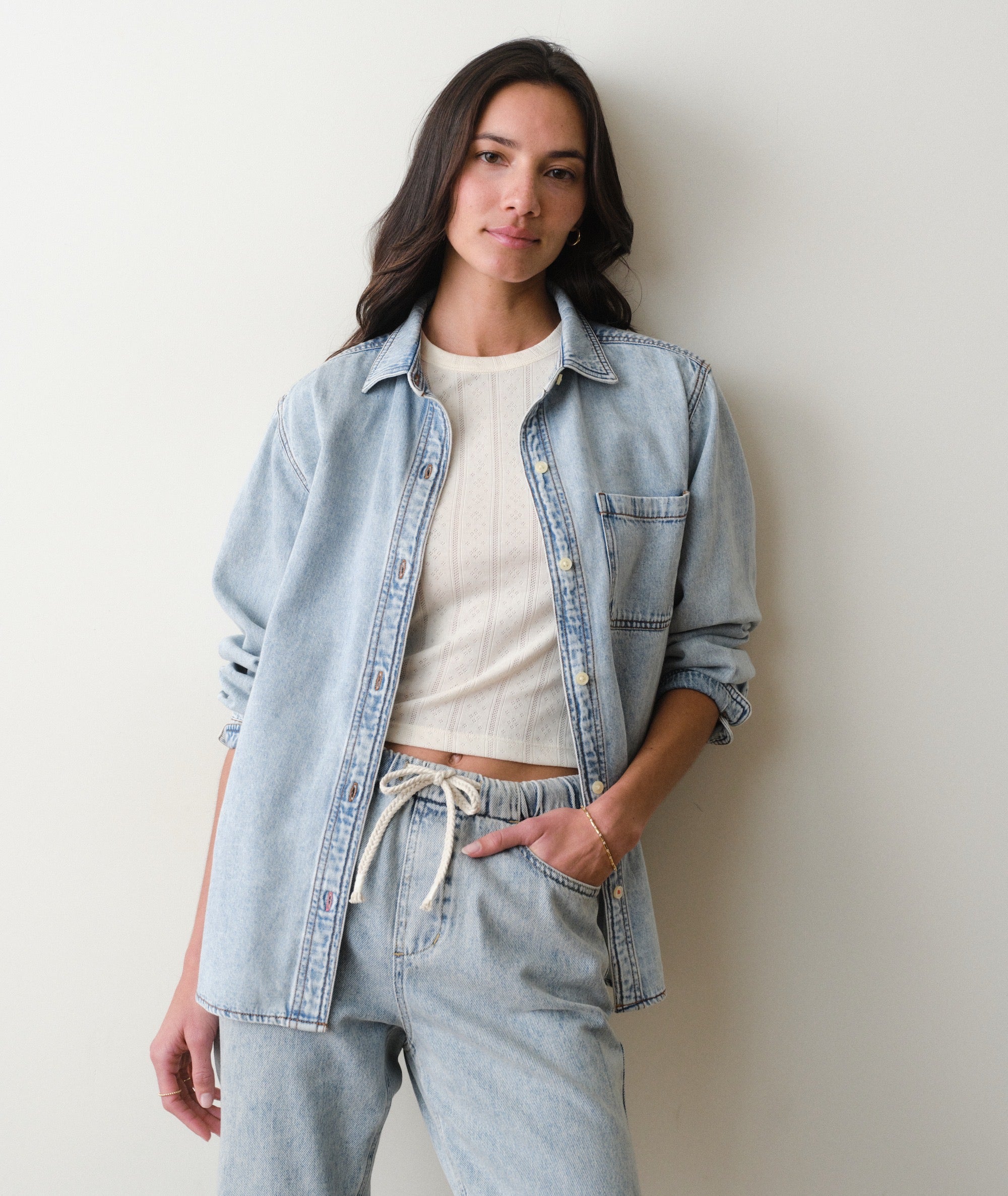 PS_W_Jane_Relaxed_Denim_Shirt_Medium_Wash_3774-Final-web_87ea091b-031e-4606-b241-f3e7ee602ff7
