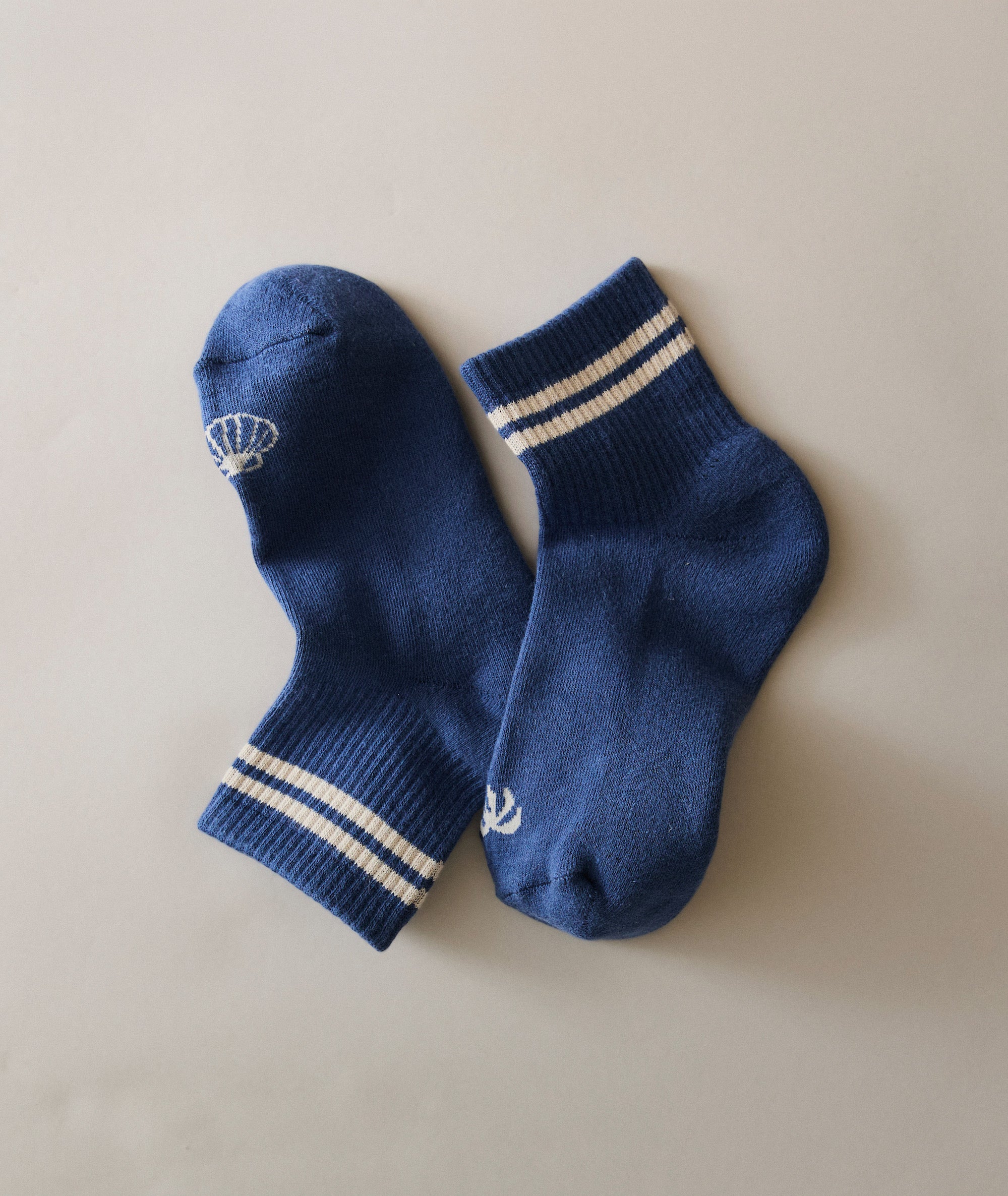 S1_W_Quarter_Crew_Sock_Icon_Navy-Final-Web