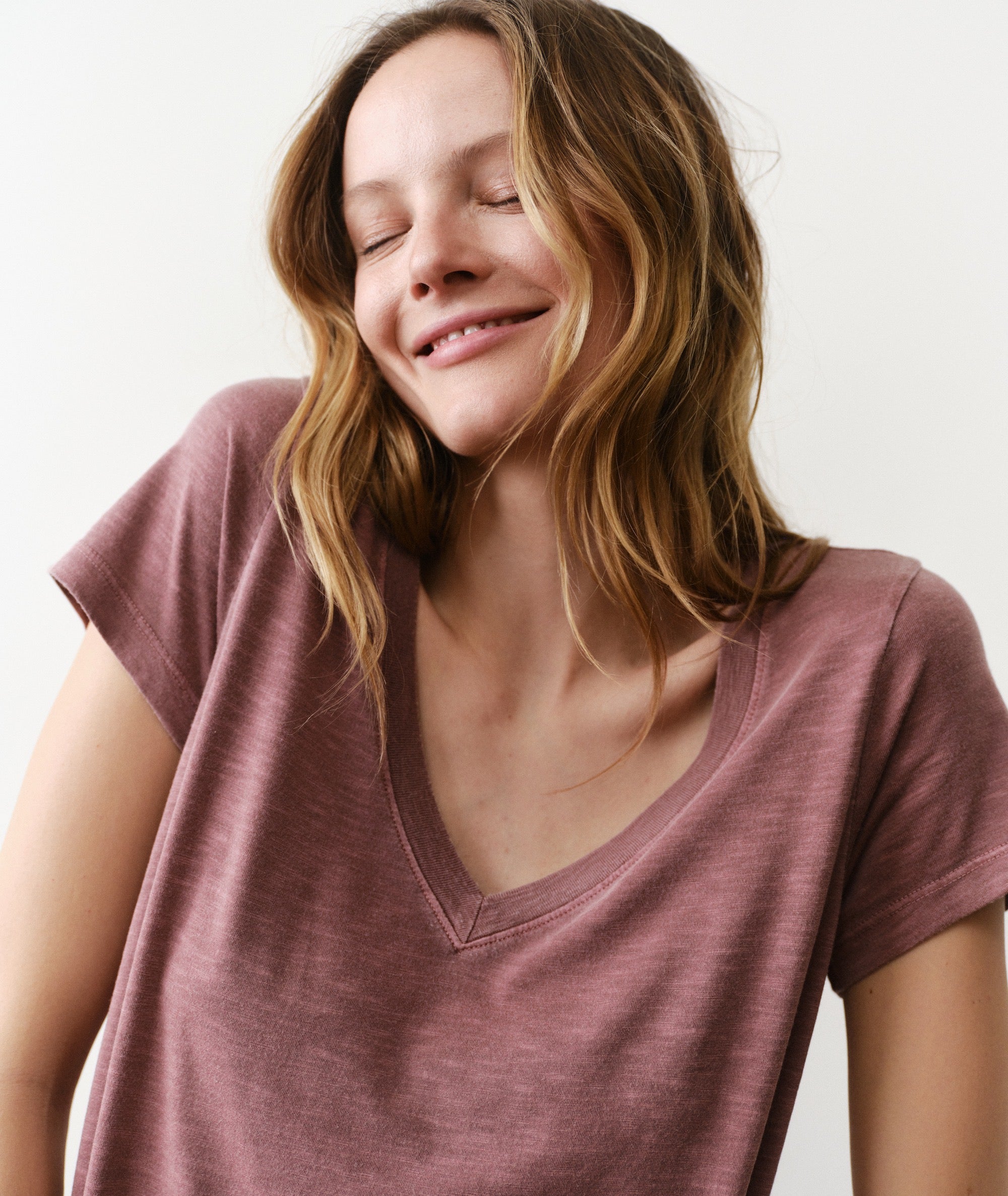 S1_W_Tried_True_V-Neck_Tee_Dusk_Rose_0112-Final-web